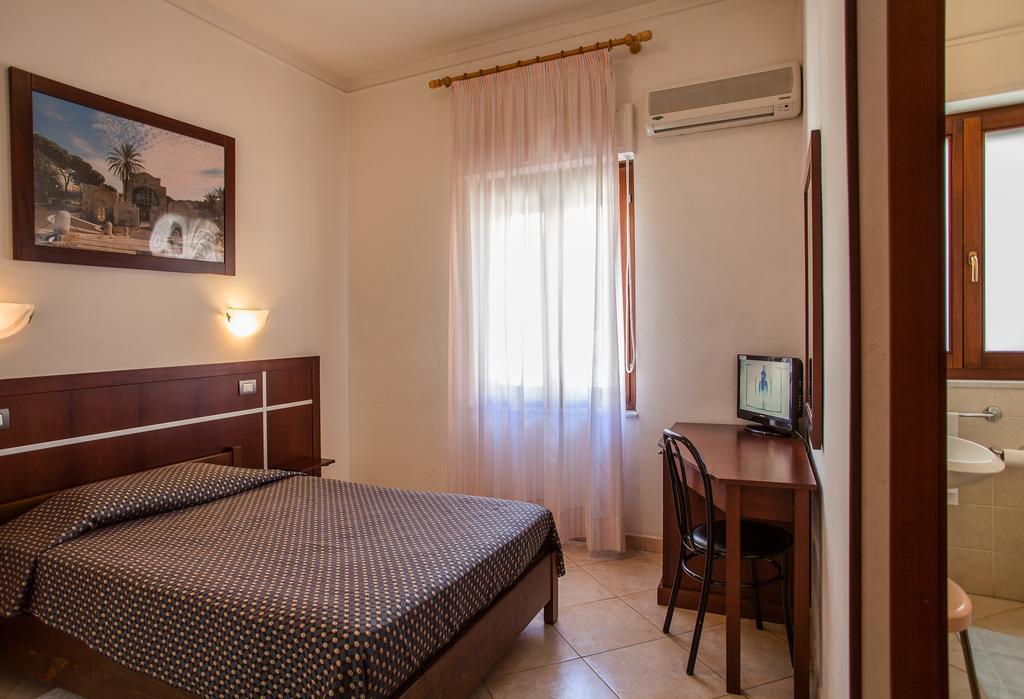 Hotel La Terrazza Cagliari Ruang foto