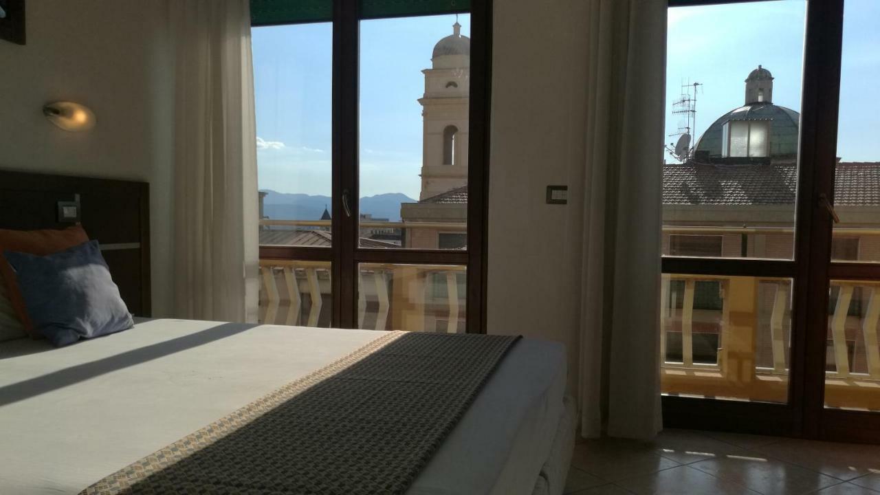 Hotel La Terrazza Cagliari Bagian luar foto