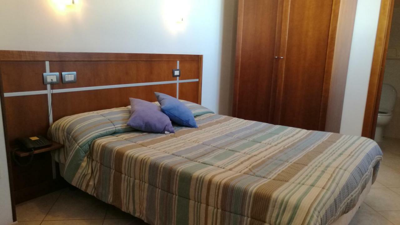 Hotel La Terrazza Cagliari Bagian luar foto
