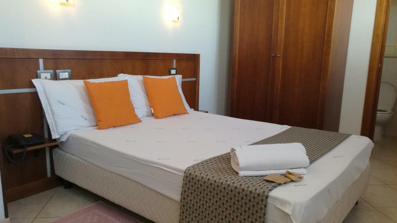 Hotel La Terrazza Cagliari Bagian luar foto